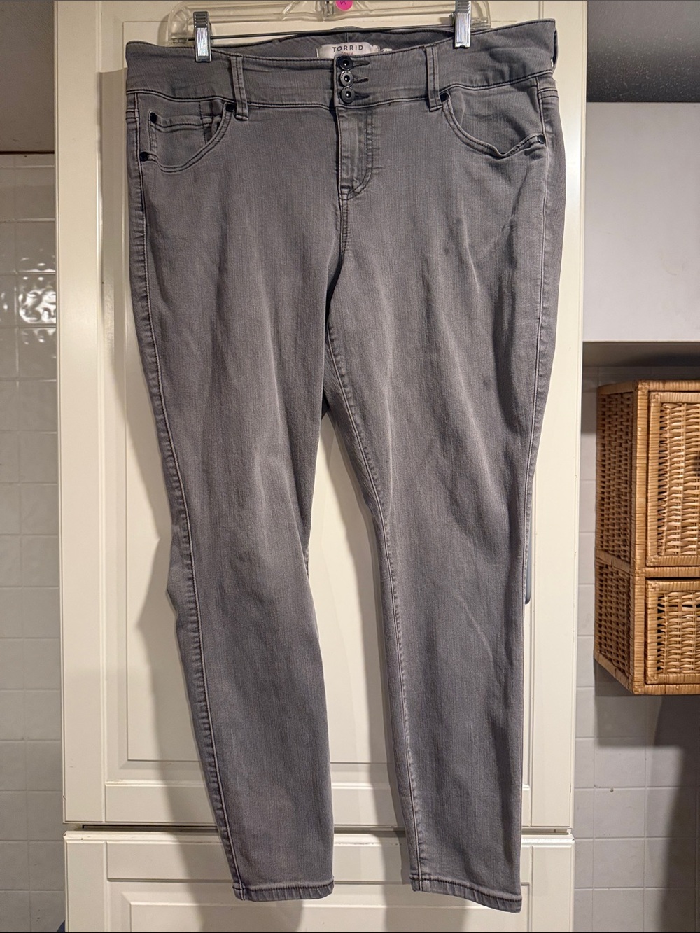 torrid Gray Stretch High-Rise Skinny Jeans size 18 6:4
